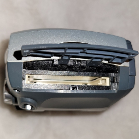 Vintage Kodak DX3600 Zoom Digital Camera 2.2 Megapixel - Picture 7 of 16